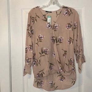 Cute NWT medium blouse